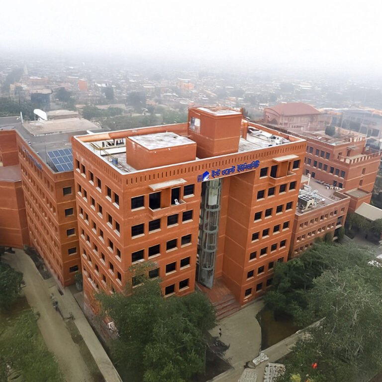 East-West-University